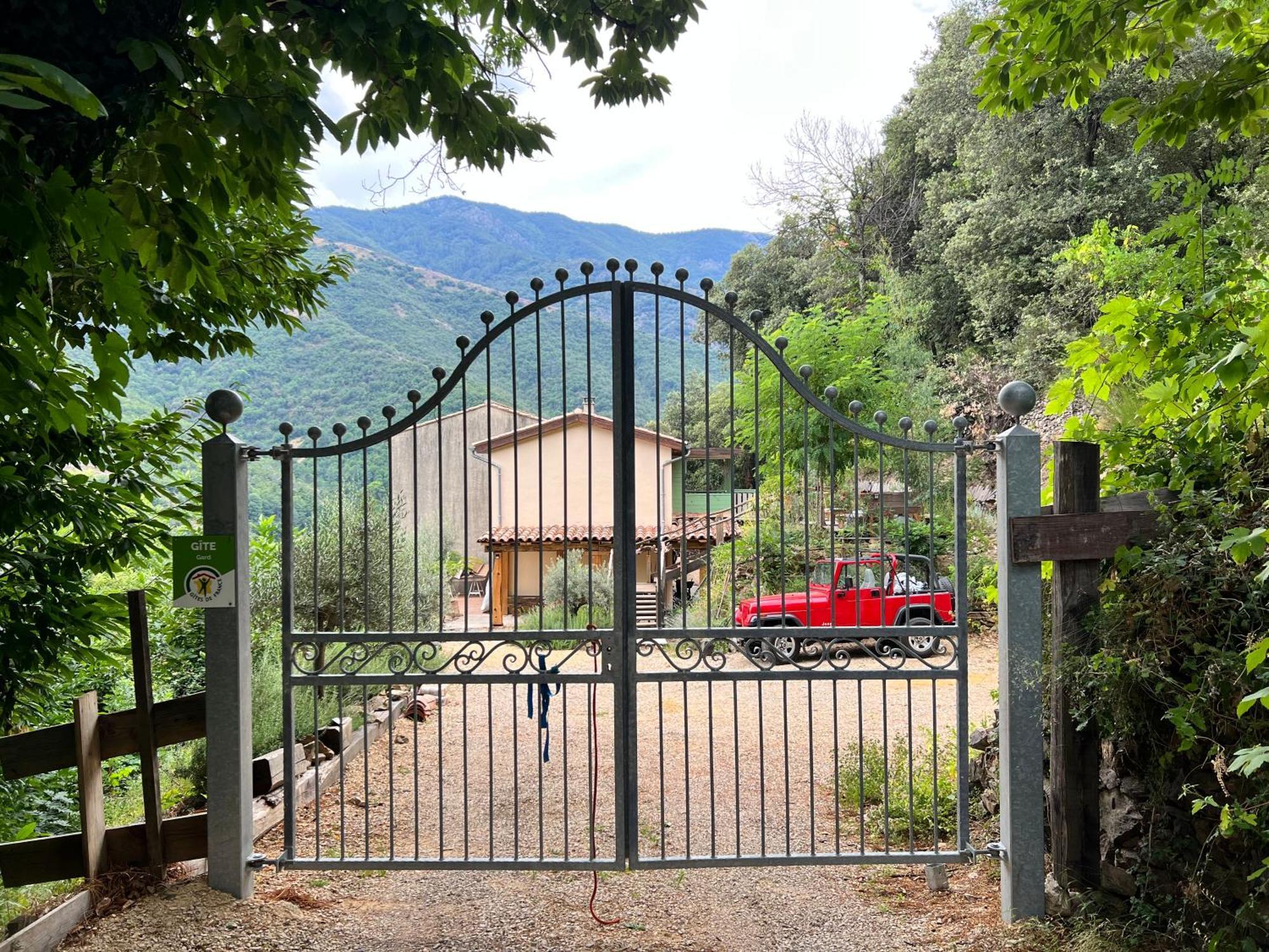 Les Magnels Bed and Breakfast Valleraugue Exteriör bild
